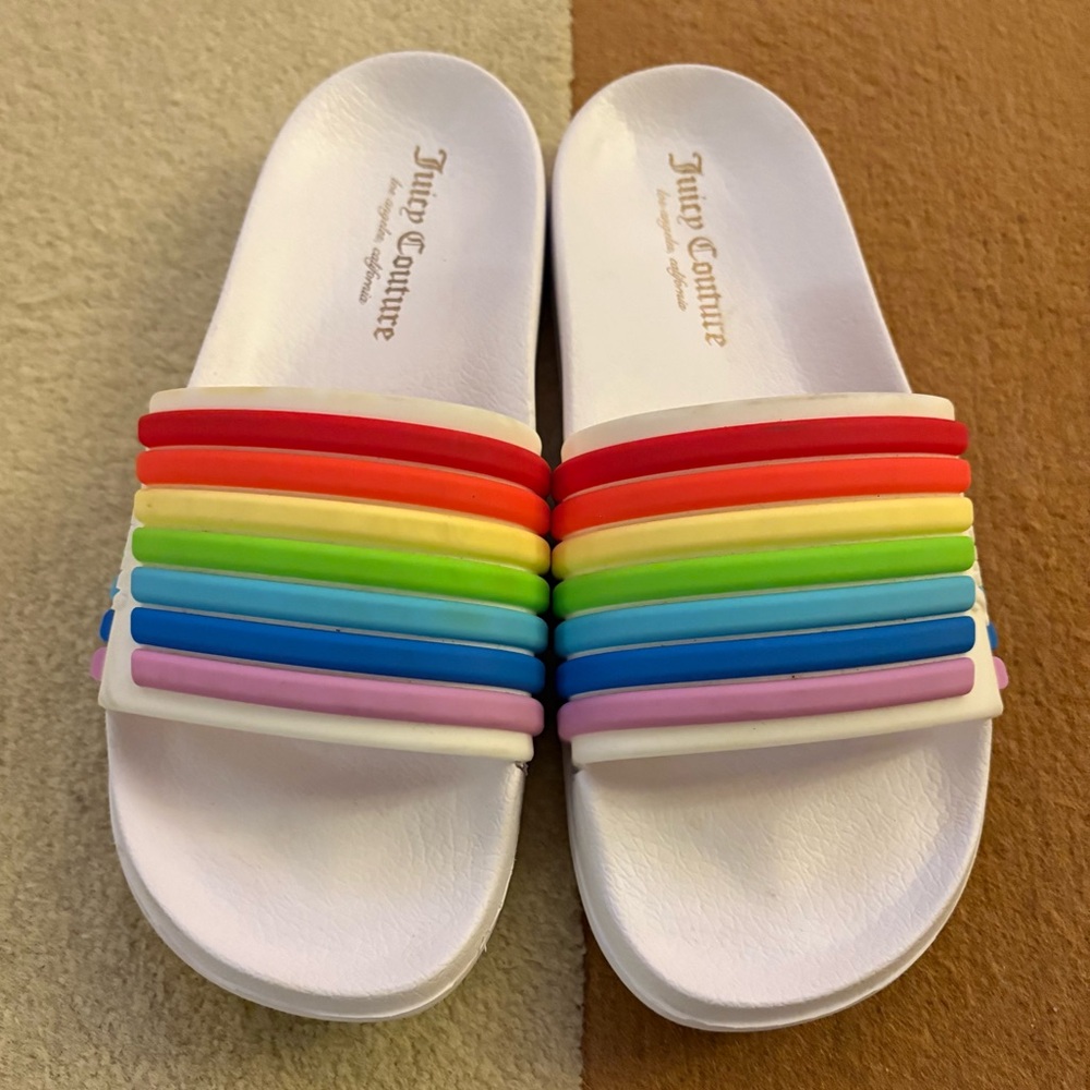 JUICY COUTURE Rainbow Slides size 6